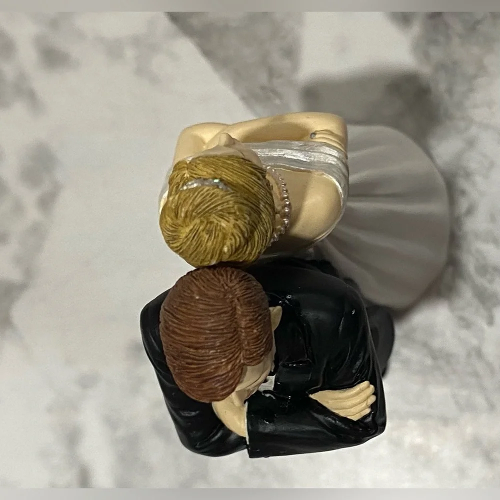 2003 WILTON Humorous WEDDING CAKE Topper Figurine Bride Groom Back To Back